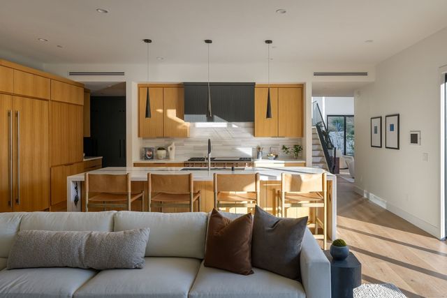 2210 Kinneloa Canyon Drive from the listing gallery