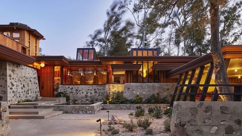 The Summit House, a Durkovic Group listing